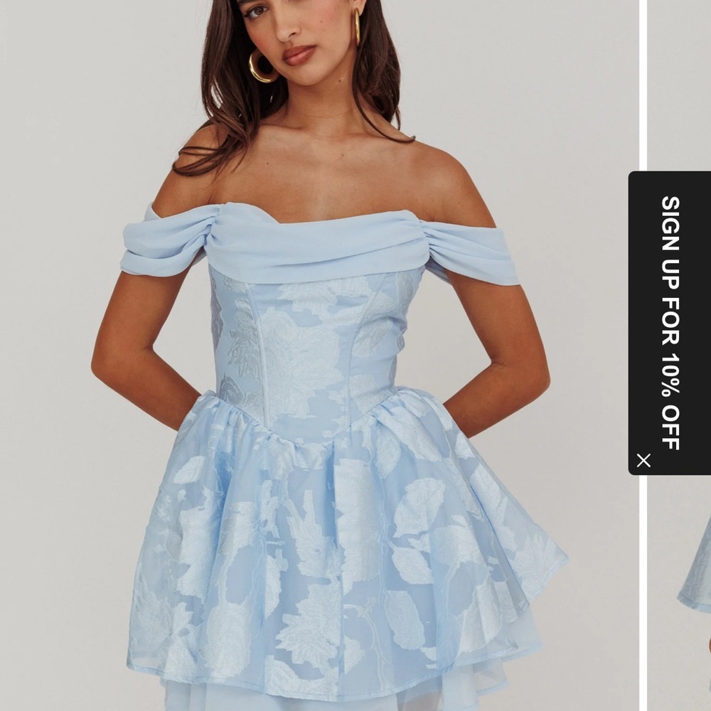 Selfie Leslie Light Blue off-Shoulder Floral Mini Dress